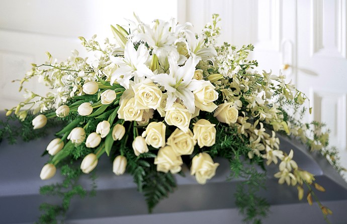 casket-cover-funeral-arrangement
